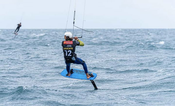 Atleta calabrese Ferrone in finale al circuito internazionale di kite foil in Spagna