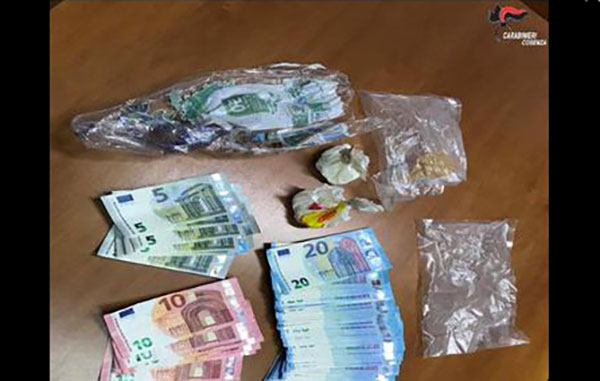 Trovato in auto con cocaina e 1500 euro in contanti, un arresto nel cosentino 