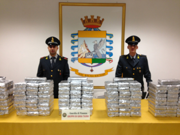 Calabria: Sequestrati 215 kg di cocaina in porto Gioia Tauro