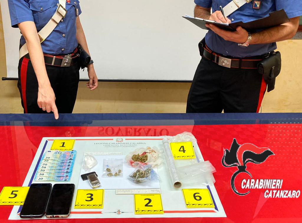 Nascondeva cocaina in camera da letto: arrestato un 27enne a Montepaone