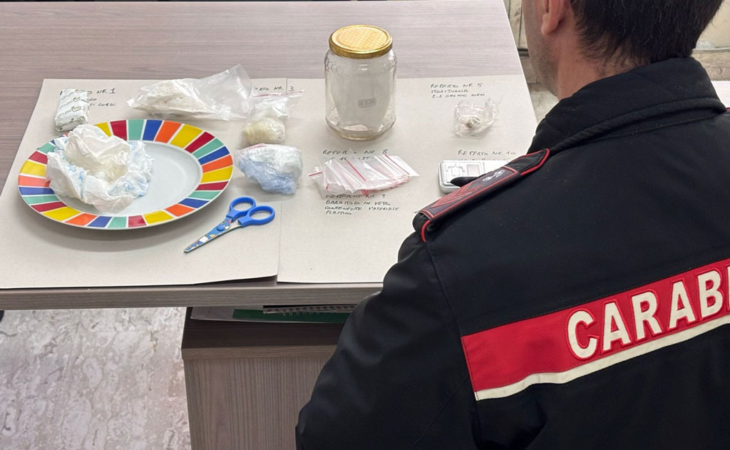 Lamezia, nascondeva cocaina in armadio camera da letto: ai domiciliari 41enne