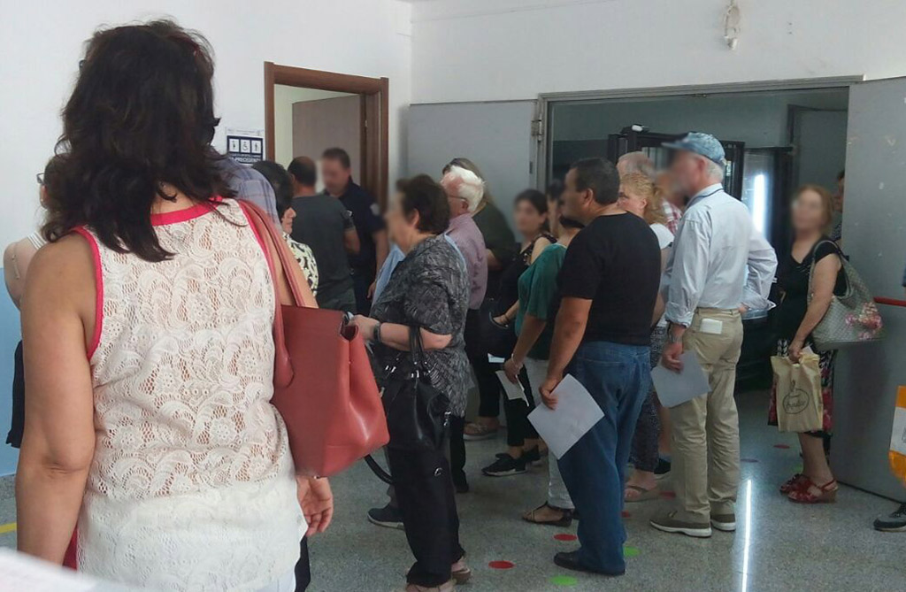 Lamezia, Comitato malati cronici: code e disagi in ospedale per nuovo sistema prenotazioni
