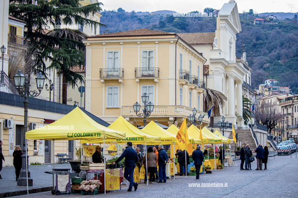 coldiretti-mercato-lamezia-3.jpg