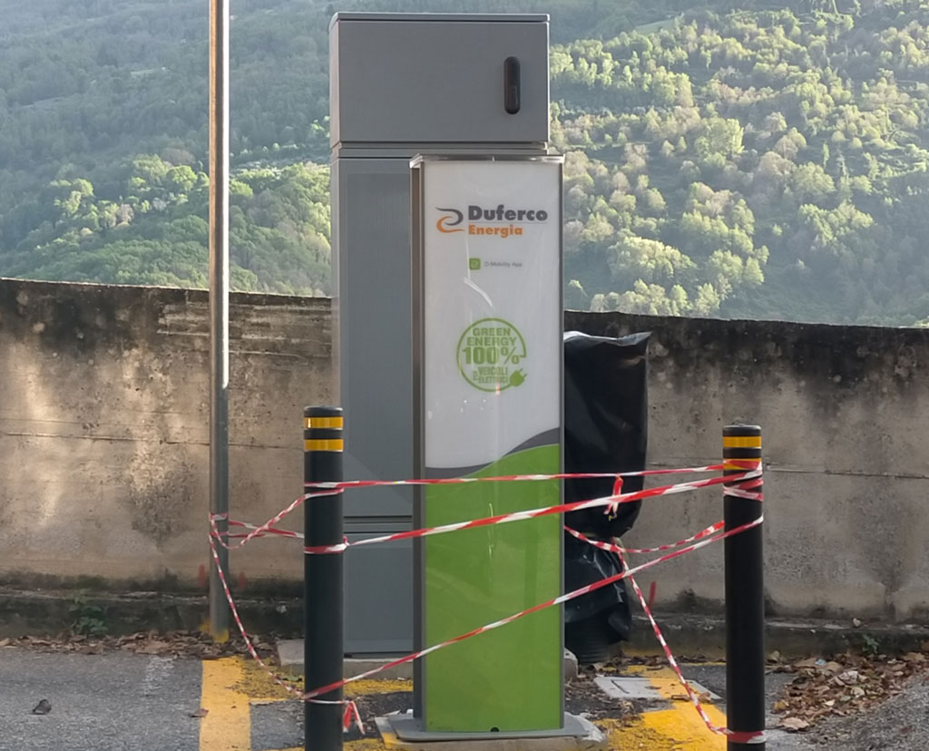 colonnina-ricarica-auto-elettrrica-martiranp_381fb.jpg