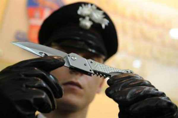 Autista rifiuta avances lei tenta di ucciderlo, arrestata 64enne nel reggino