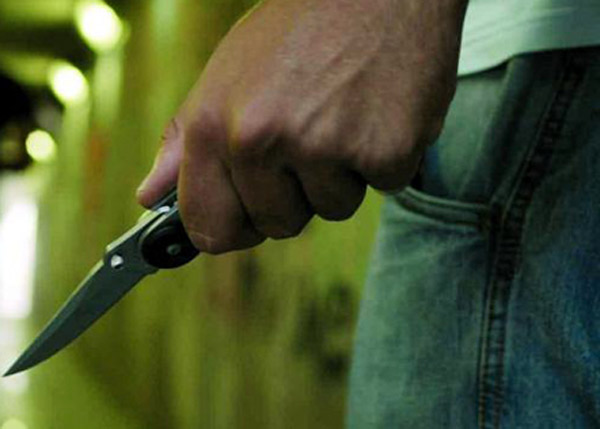 Accoltella vicino durante una lite, arrestato 75enne nel reggino