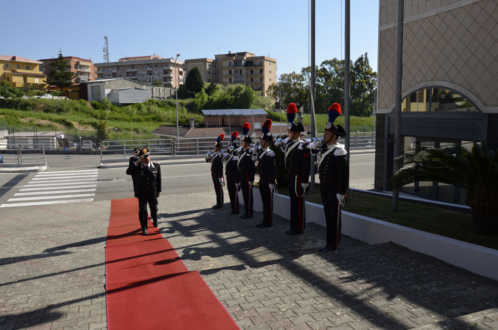 Generale Robusto visita Legione Carabinieri e comandi province