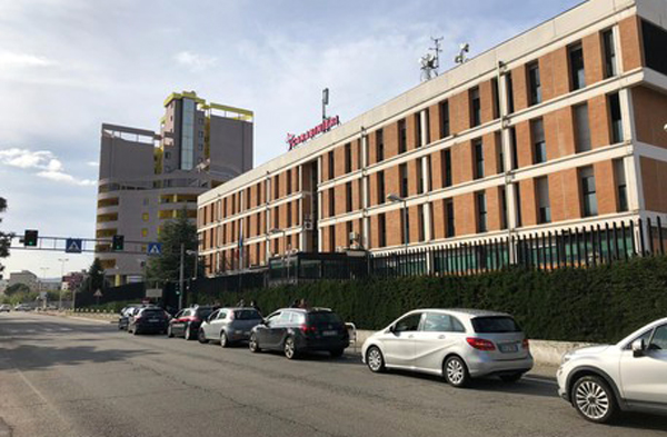 Coronavirus, contagiati 10 carabinieri nel Cosentino: drive in per effettuare tamponi davanti Comando provinciale