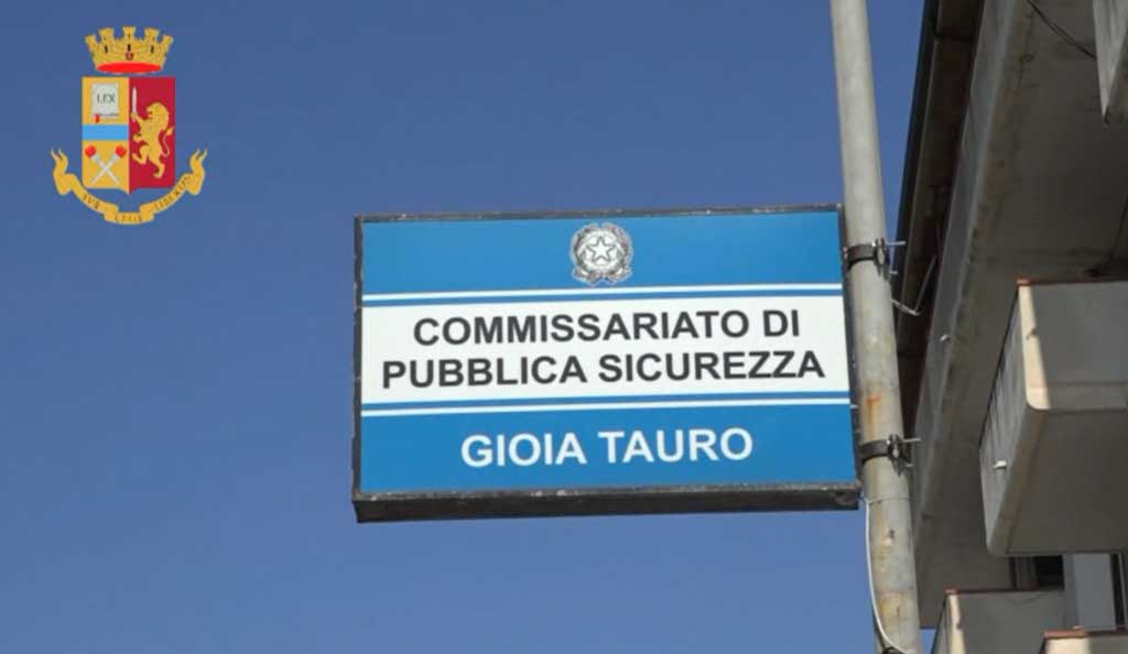 Fuga di gas a Gioia Tauro, Polizia salva ragazzo diversamente abile intrappolato nel proprio appartamento