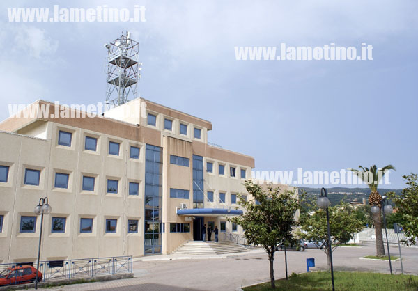 Lamezia: Manomettevano slot machine per intascare vincite, obbligo di dimora per due clienti di un locale