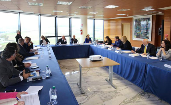 Bando da 11,7 milioni per nuovi voli in Calabria, vertice tra Oliverio e compagnie aeree