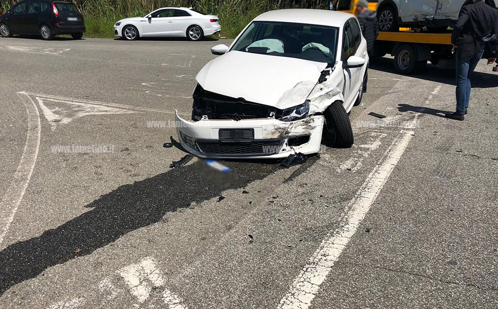 Lamezia: scontro tra due auto vicino complanare, feriti