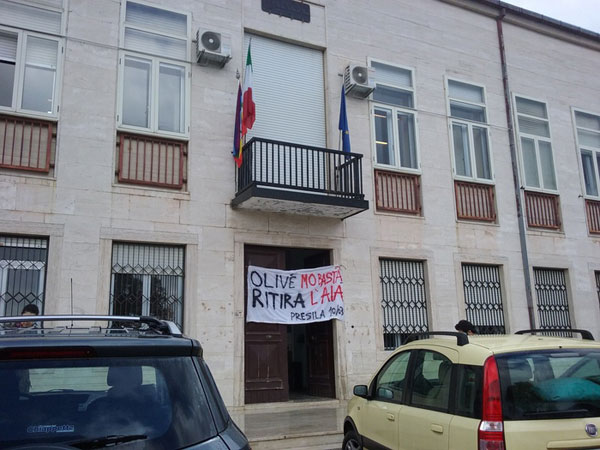 Occupato Comune Celico, "No a utilizzo discarica"
