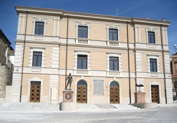 Comunali, raid vandalico in sede lista candidato Gioia Tauro 