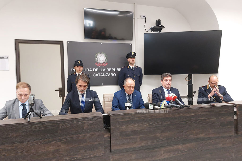 Polizia smantella traffico di migranti su rotta balcanica: 29 misure cautelari