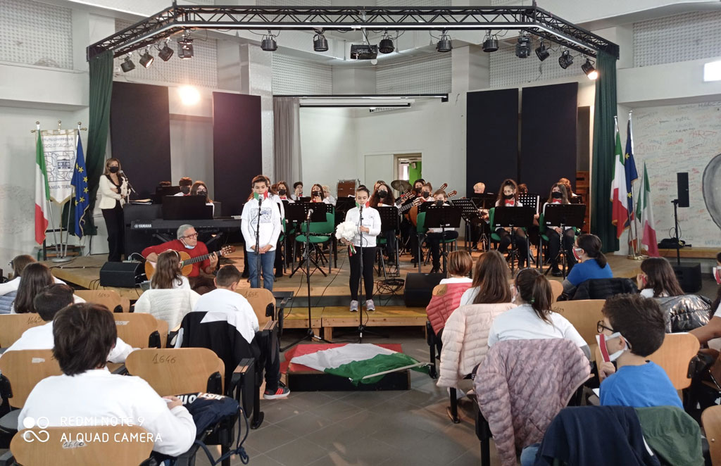 Lamezia, concerto alunni I.C. Perri-Pitagora per la “Giornata dell’Unità Nazionale e delle Forze Armate”