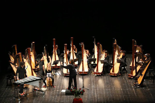 Concerto orchestra italiana arpe contro violenza sulle donne a Cosenza
