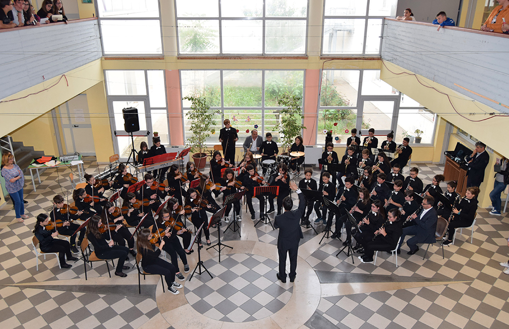 Lamezia: le canzoni della tradizione natalizia eseguite dagli studenti dell'orchestra Ardito-Don Bosco