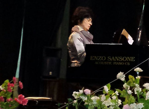 Lamezia, al Liceo Campanella vanno in scena i virtuosismi al pianoforte della Sorrenti