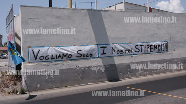 Lamezia: Metalmeccanici concessionaria Fiat in protesta, avanzano cinque mesi stipendio