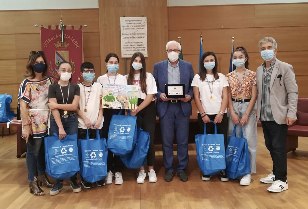 Lamezia, proclamate le scuole vincitrici del concorso di idee “Se lo abbandoni il rifiuto sei tu!”