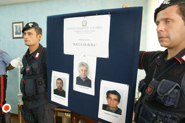 conf-stampa-arresti-violenza
