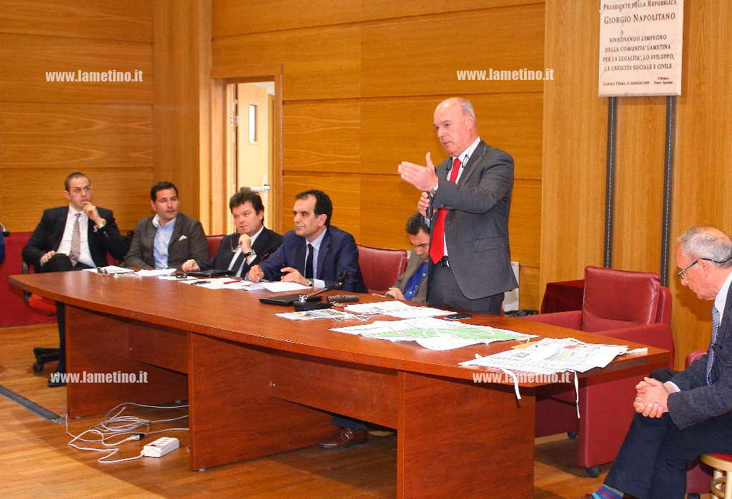 conferenza-bruno-Speranza-lamezia-provincia-3.jpg