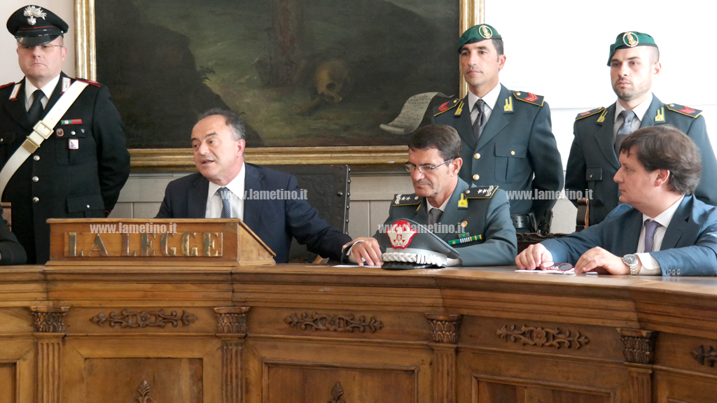 conferenza-stampa-26-ottobre-gratteri.jpg