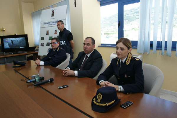 conferenza_polizia_arresto_250611