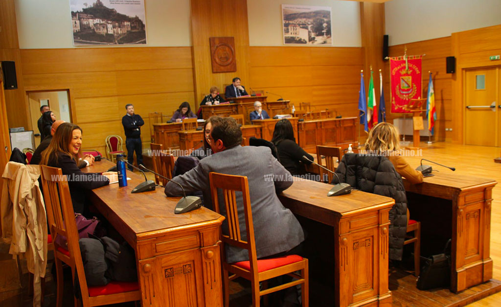 Lamezia, dirigenti Pd su mancanza numero legale in Consiglio: "Pagina buia per la città"