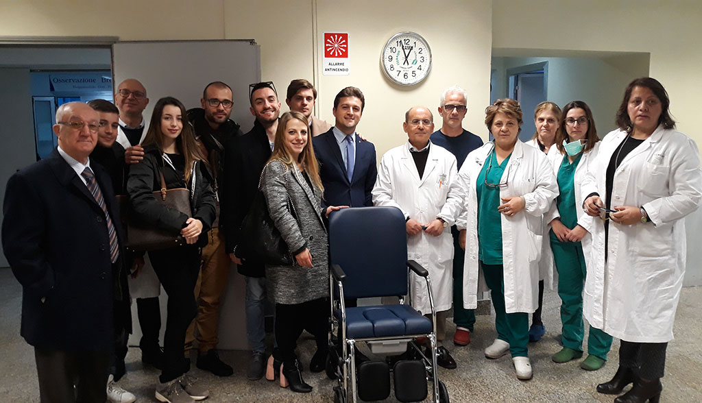 Lamezia, Rotaract consegna carrozzina e monitor all’ospedale “Giovanni Paolo II”