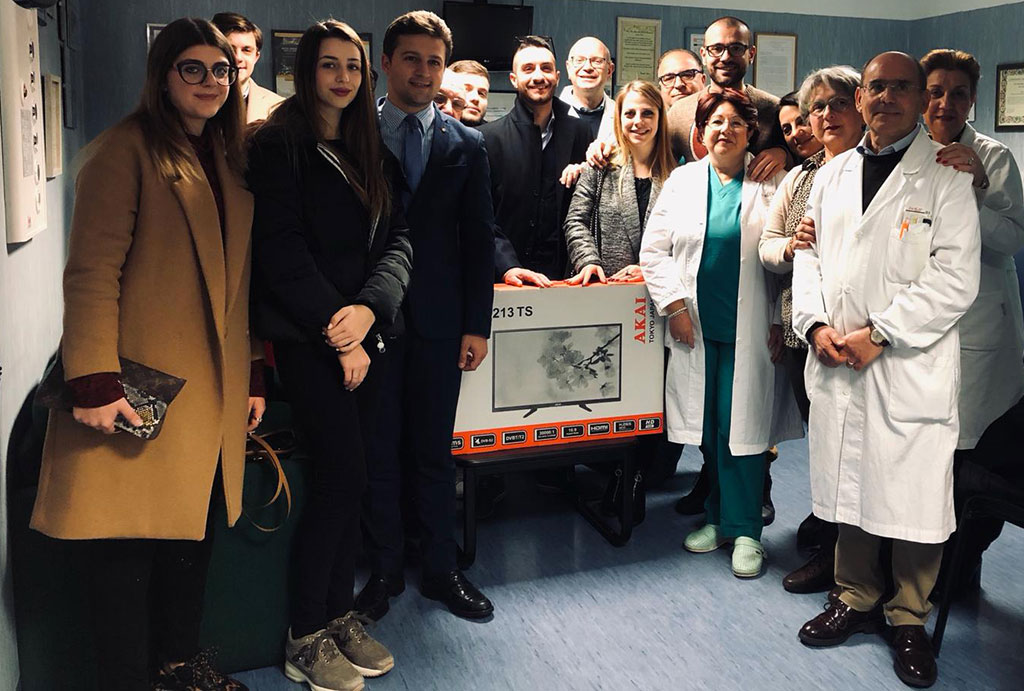 consegna-monitor-UO-Anestesia-e-rianimazione-rotaract.jpg