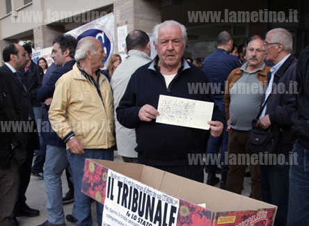consegna-scheda-elettorale-cittadino-lamezia