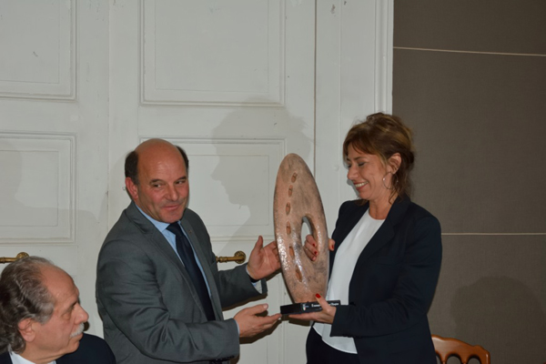 consegna-scultura-coni-calabria.jpg