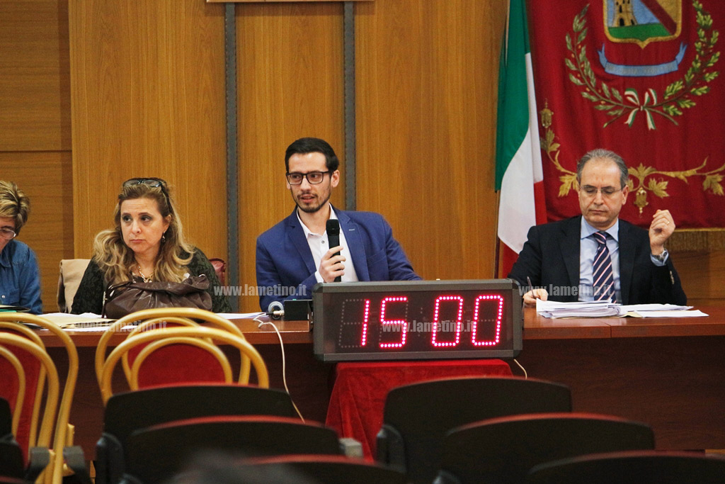 Lamezia, consiglio comunale: debito servizio idrico di 14 milioni, presentato esposto in Procura
