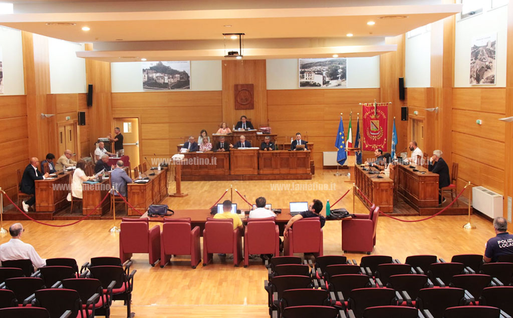 consiglio-12.39.55_aab72.jpg