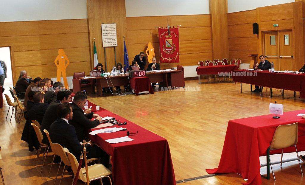 Lamezia, consiglio comunale: ok a regolamento società partecipate e trasformazione diritto di superficie in proprietà