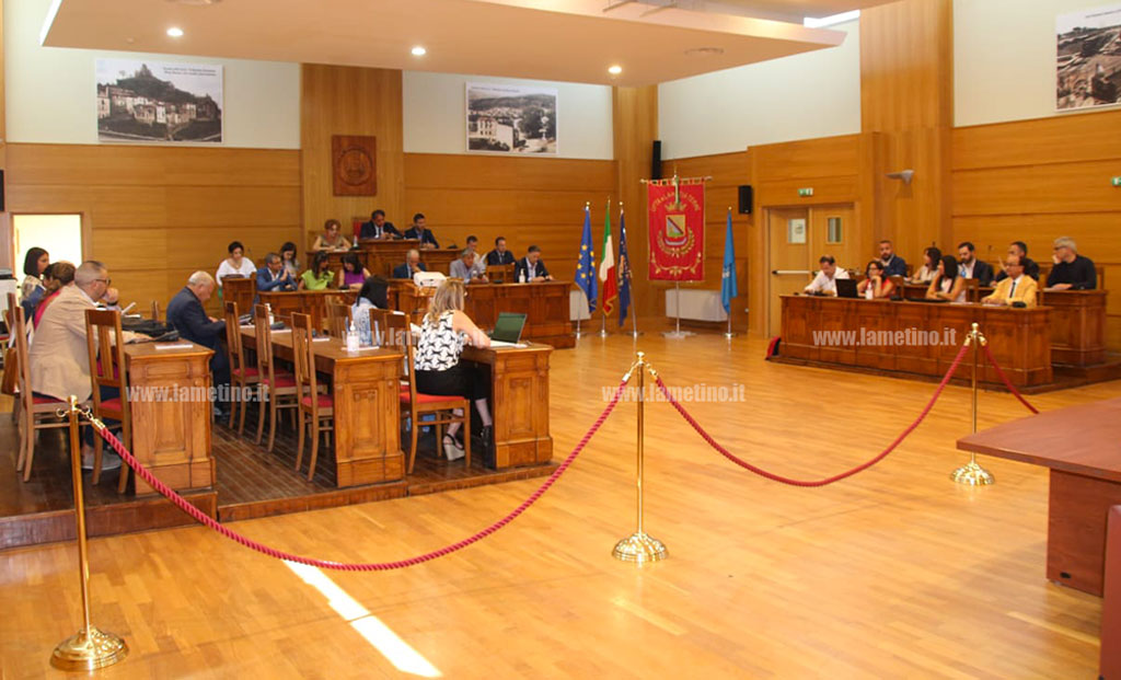 Lamezia, si dimette presidente del collegio dei revisori: "Violenti attacchi da membri della maggioranza"