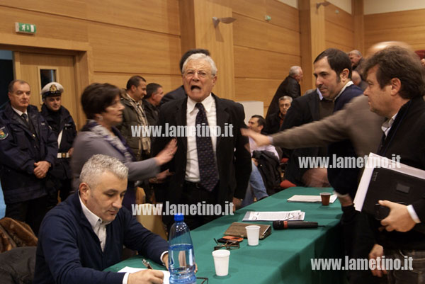 Lamezia: Nuovo consiglio su Bilancio, tensioni in aula