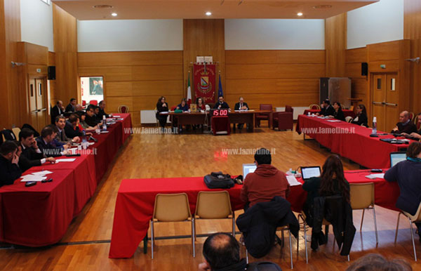 Lamezia, consiglio comunale tra approvazione bilancio e spettro scioglimento