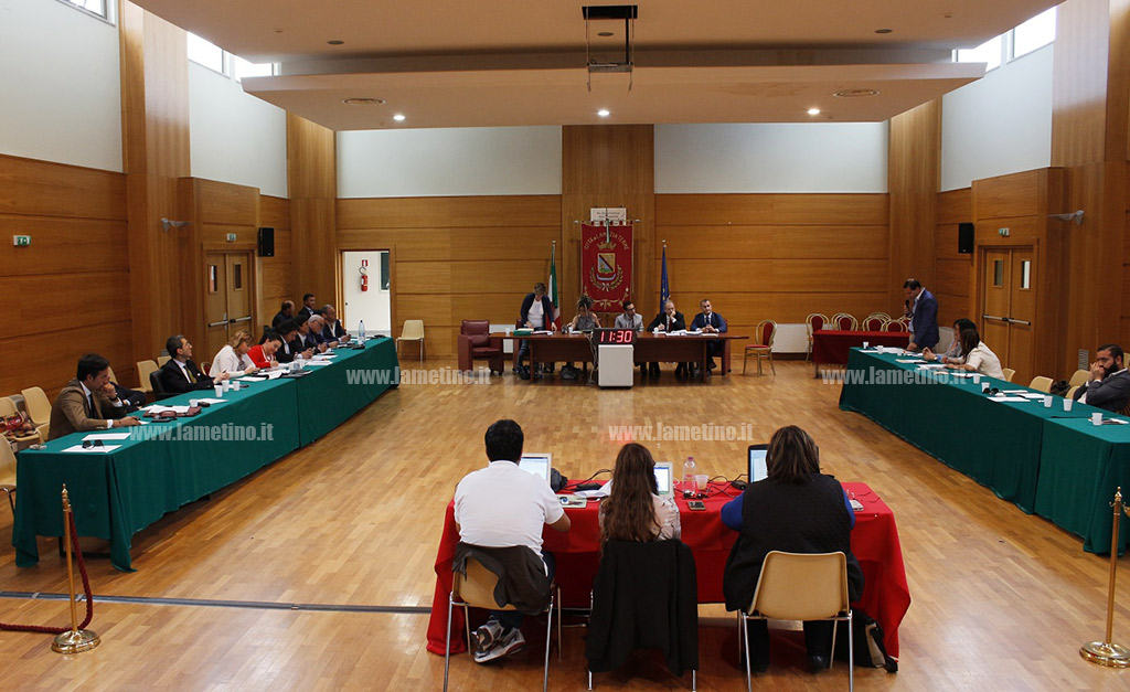Lamezia: consiglio comunale compatto contro ipotesi scioglimento, centrosinistra chiede maggior coinvolgimento dei partiti
