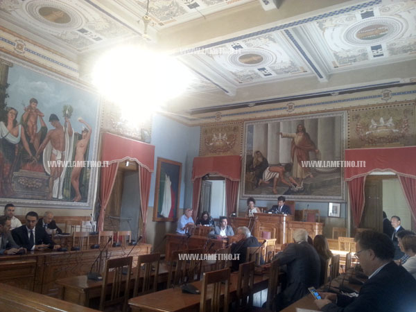 Lamezia: Manca numero legale, Consiglio rinviato. Ultimatum di Grandinetti ad assessori e dirigenti