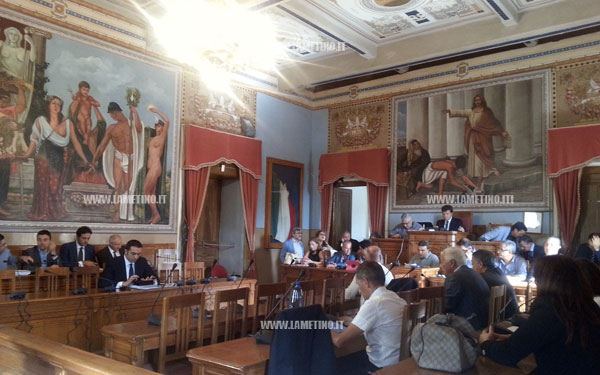 Lamezia: Consiglio comunale "fiume" approva Bilancio 2014