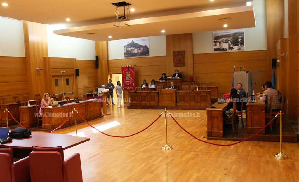 Lamezia, assenze in maggioranza: Consiglio comunale rinviato alla seconda convocazione