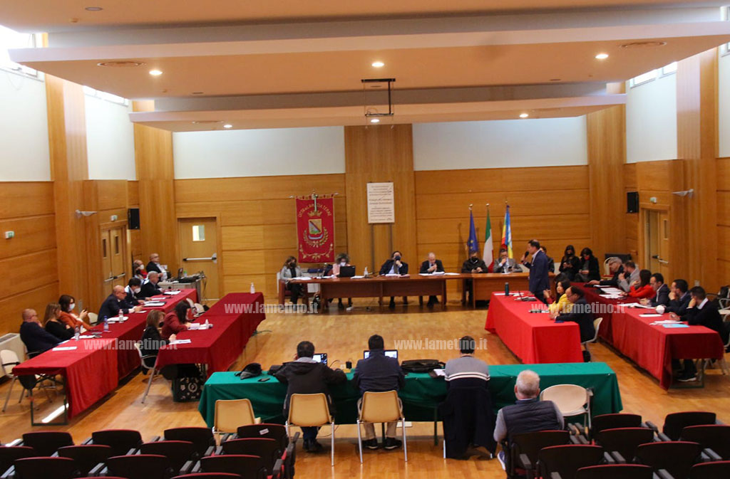 Lamezia, Consiglio approva nuova gestione per illuminazione pubblica: saranno sostituiti tutti gli impianti