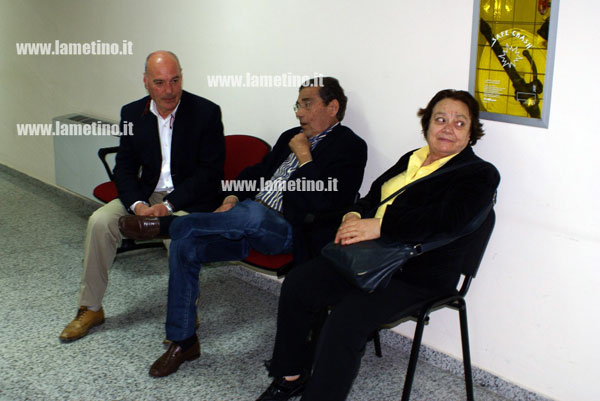 consiglio-comunale-30-aprile-2013-fuori-aula-quater.jpg