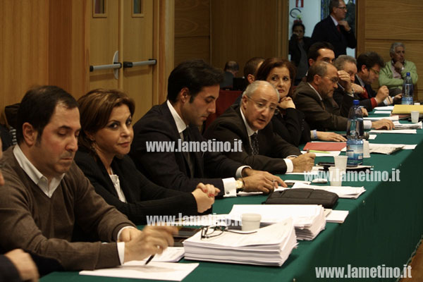 consiglio-comunale-lamezia-opposizione-dic-2013.jpg