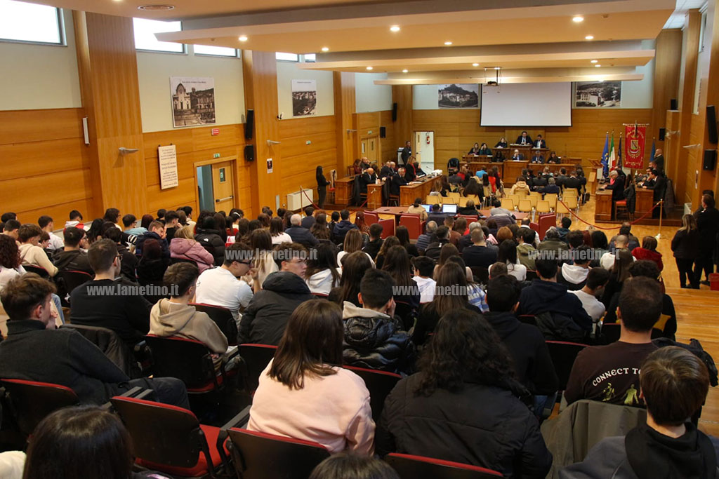 consiglio-comunale-violenza-donne-lamezia-06b2-4018-921a-9d0b690d45ea_737c8.jpg