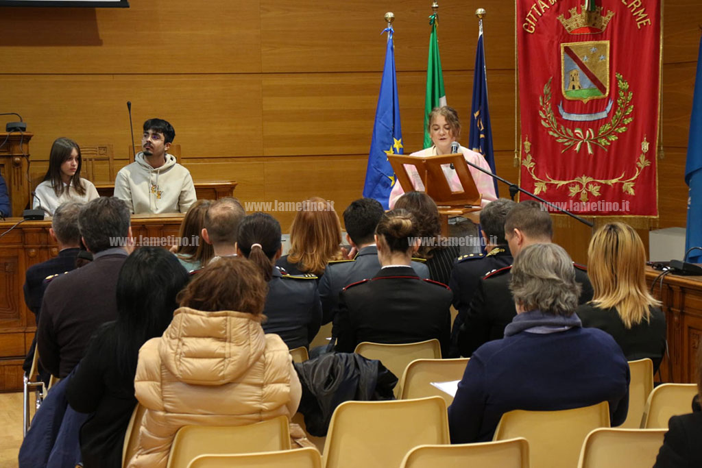 consiglio-comunale-violenza-donne-lamezia-672c-4de2-8994-59b71e176c77_63c6e.jpg