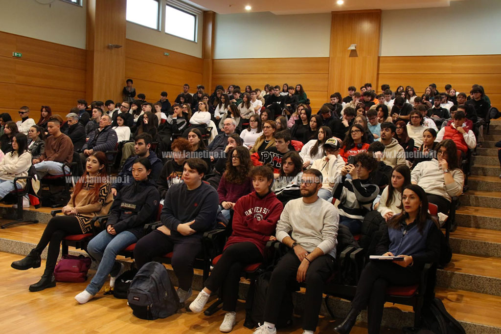 consiglio-comunale-violenza-donne-lamezia-acf6-4b08-9fea-b26ada5a5bf1_75b98.jpg